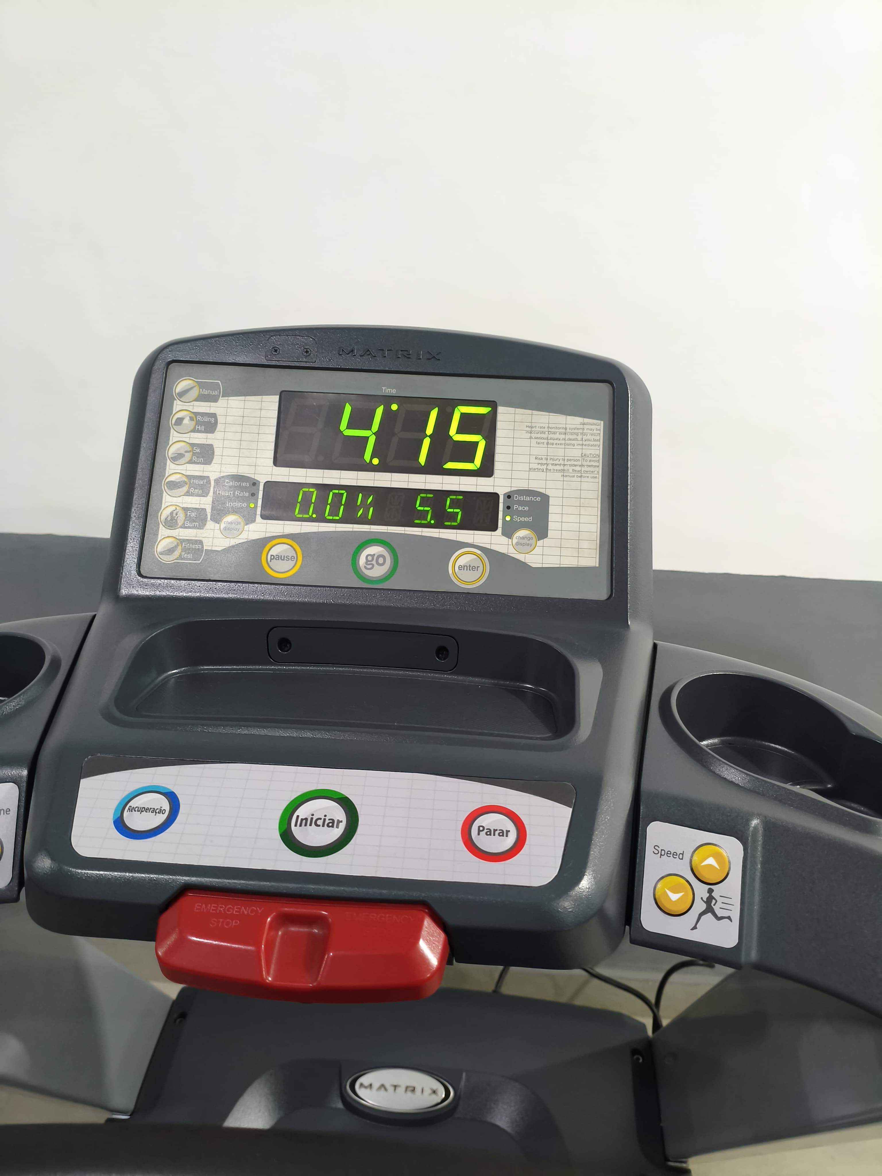 Academia com equipamentos após manutenção preventiva