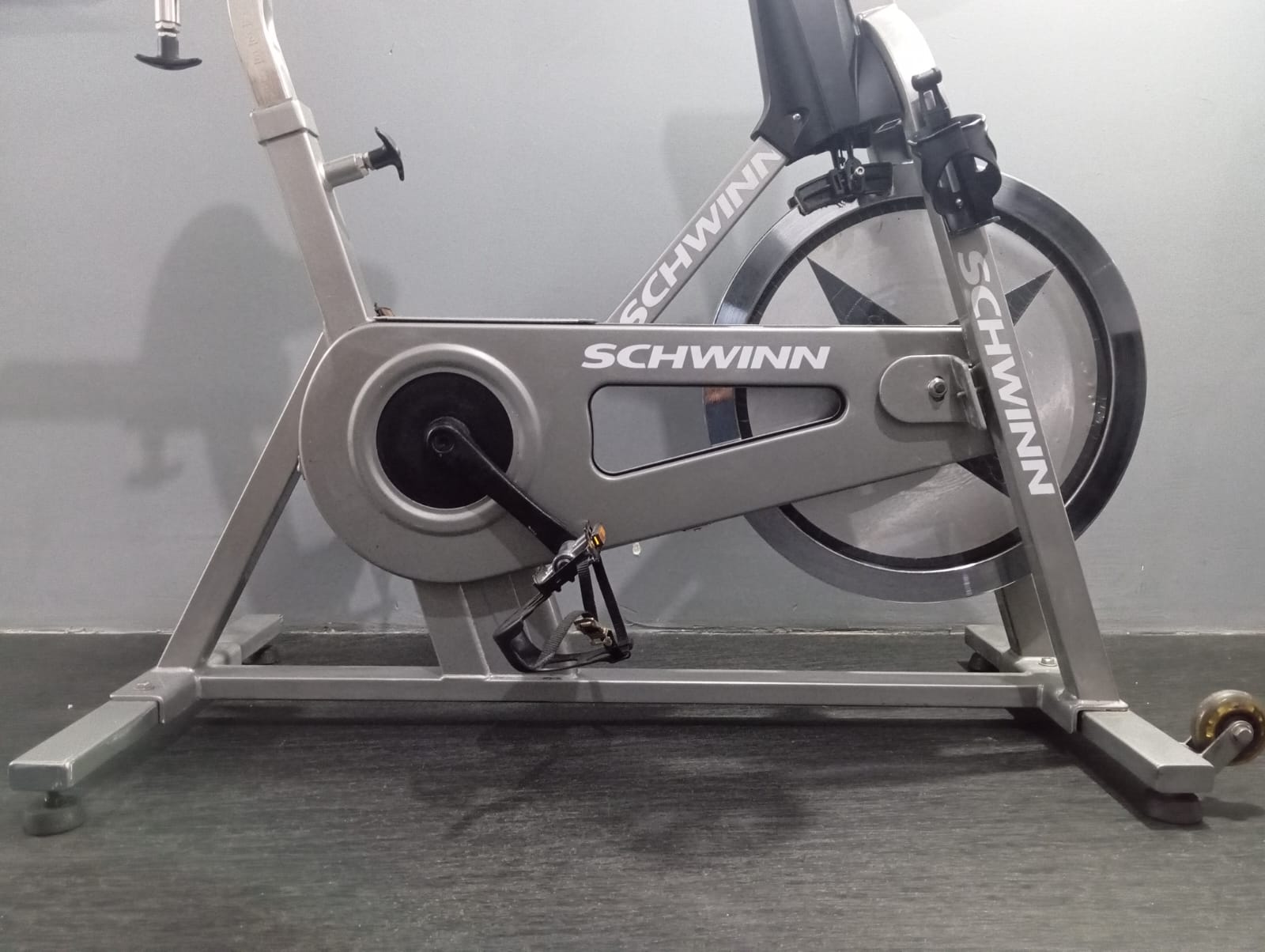 Equipamento de musculação após revisão completa